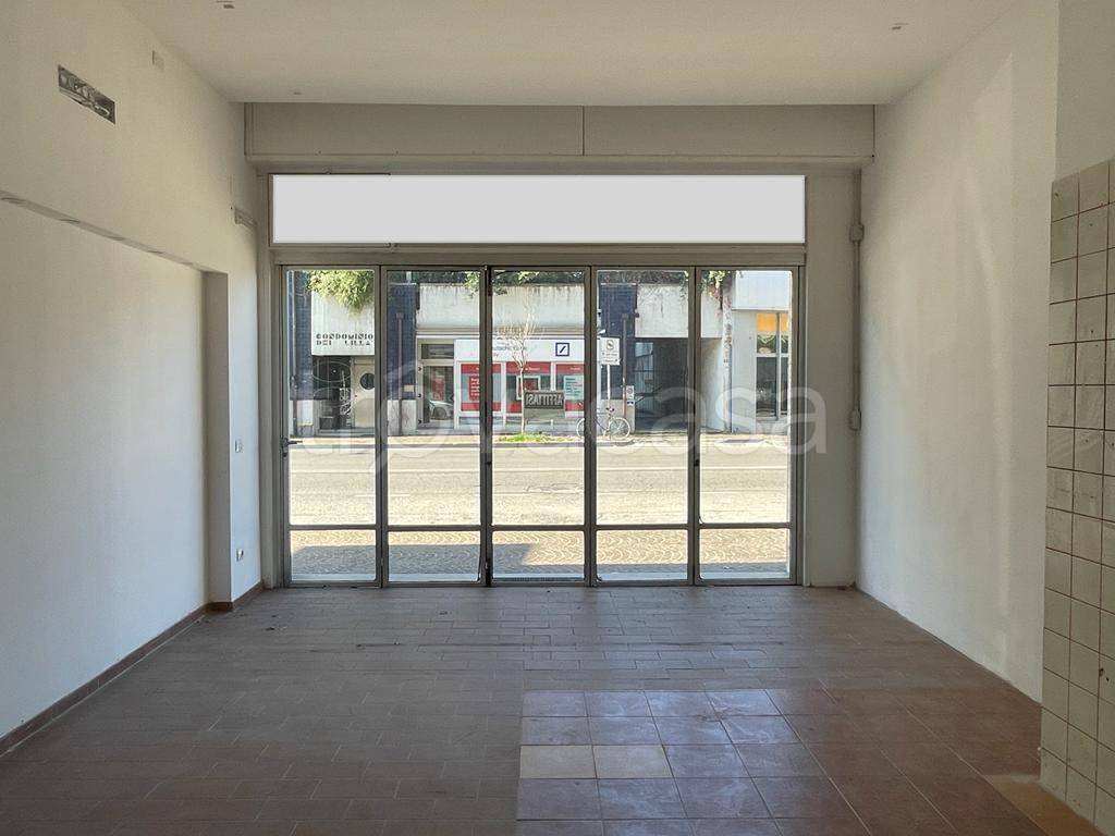 negozio in vendita ad Udine in zona Vât