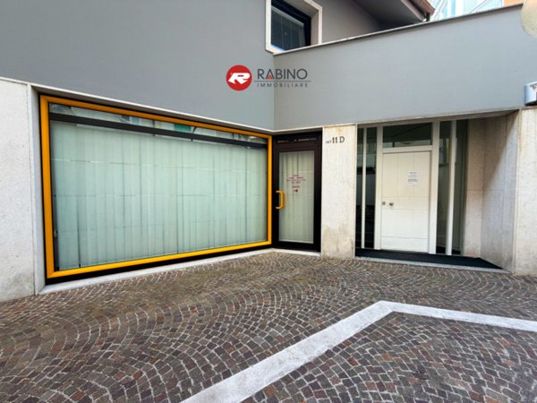 locale commerciale in vendita ad Udine