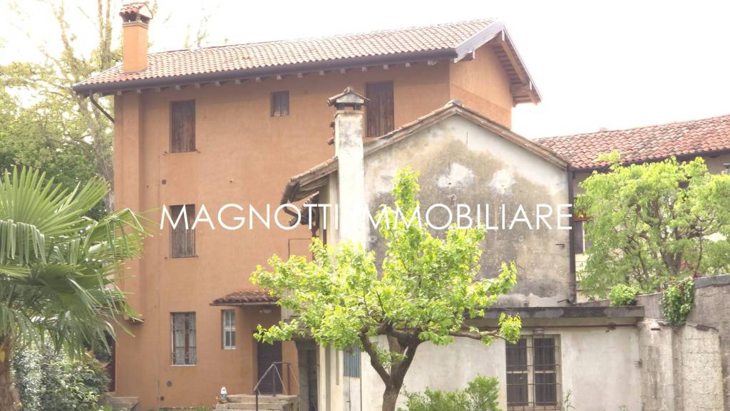casa indipendente in vendita ad Udine in zona Vât