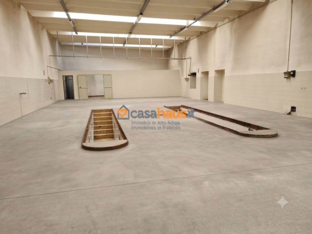locale commerciale in vendita ad Udine in zona Gervasutta