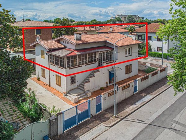 casa indipendente in vendita ad Udine in zona Vât