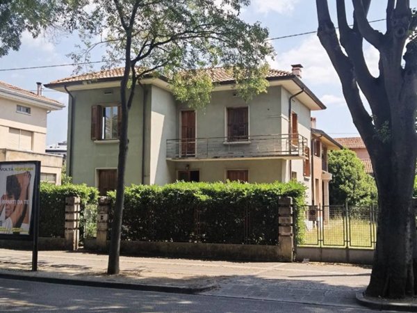 casa indipendente in vendita ad Udine in zona Centro Storico