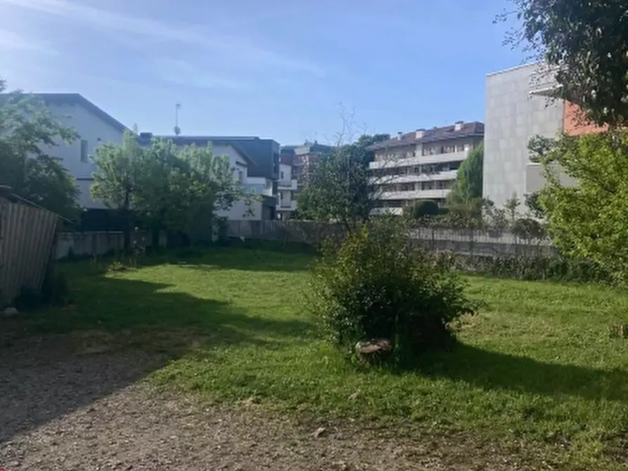 locale commerciale in vendita ad Udine