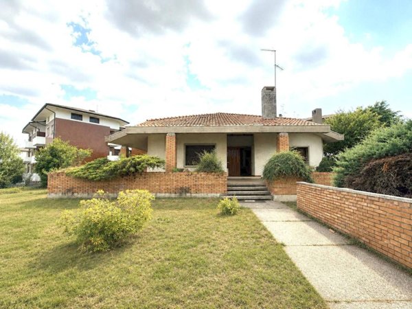 casa indipendente in vendita ad Udine in zona Rizzi