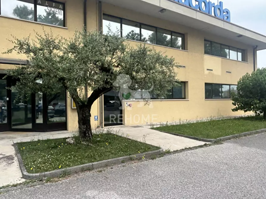 locale commerciale in vendita ad Udine in zona Baldasseria
