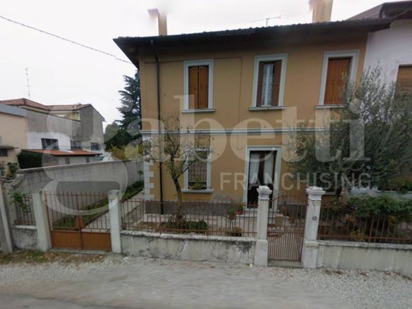 casa indipendente in vendita ad Udine in zona Rizzi