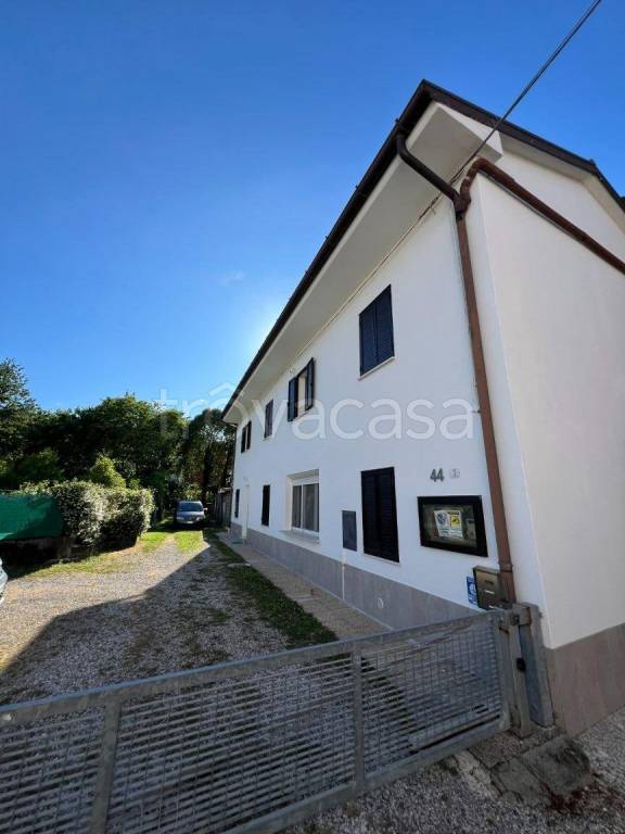 casa indipendente in vendita ad Udine in zona Vât