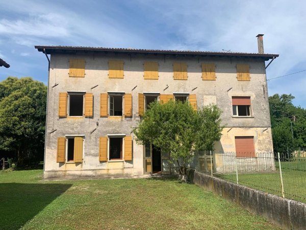 esavano in vendita a Varmo