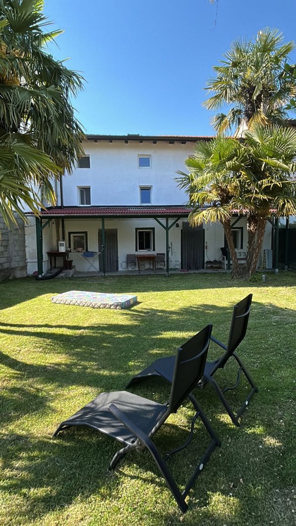 esavano in vendita a Varmo