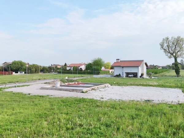 casa indipendente in vendita a Varmo in zona Roveredo