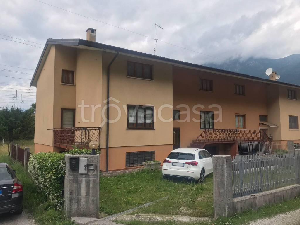 casa indipendente in vendita a Venzone in zona Carnia