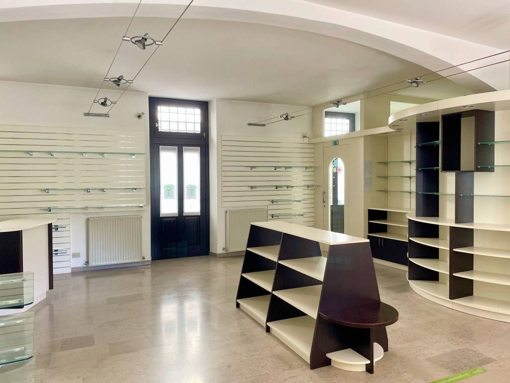 negozio in vendita a Venzone