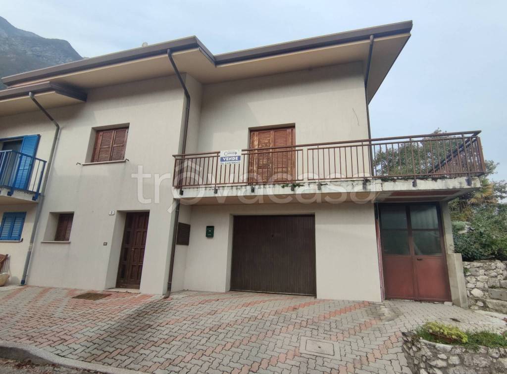 casa indipendente in vendita a Venzone in zona Pioverno