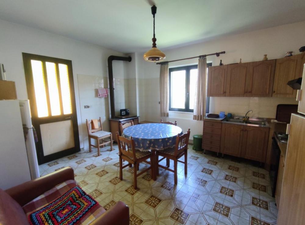 casa indipendente in vendita a Venzone in zona Pioverno