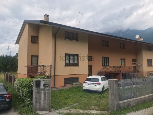 casa indipendente in vendita a Venzone in zona Carnia