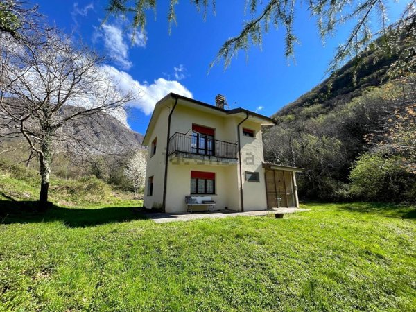casa indipendente in vendita a Venzone