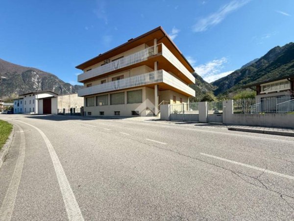 intera palazzina in vendita a Venzone in zona Carnia
