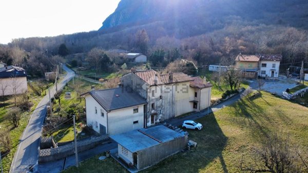 casale in vendita a Venzone in zona Pioverno