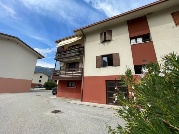 appartamento in vendita a Venzone in zona Portis