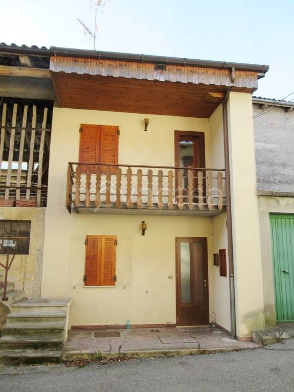 casa indipendente in vendita a Verzegnis in zona Chiaicis