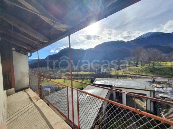 casa indipendente in vendita a Verzegnis in zona Chiaicis