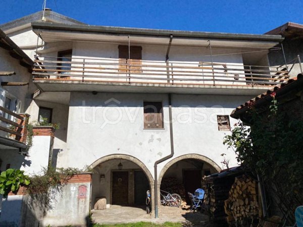 casa indipendente in vendita a Verzegnis in zona Chiaicis