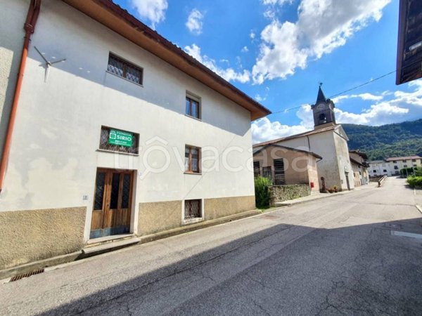 casa indipendente in vendita a Verzegnis in zona Villa