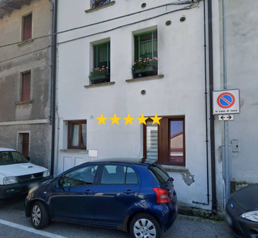 appartamento in vendita a Verzegnis in zona Chiaicis