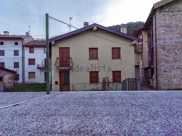casa indipendente in vendita a Verzegnis