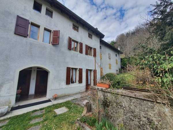 appartamento in vendita a Verzegnis in zona Chiaulis