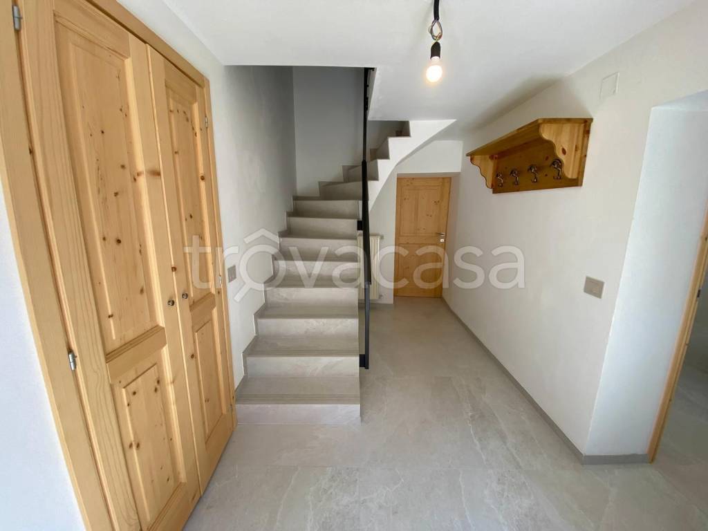 casa indipendente in vendita a Verzegnis in zona Villa