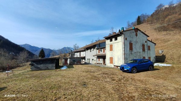 casa indipendente in vendita a Verzegnis in zona Villa