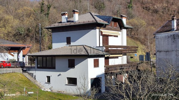 casa indipendente in vendita a Verzegnis in zona Villa