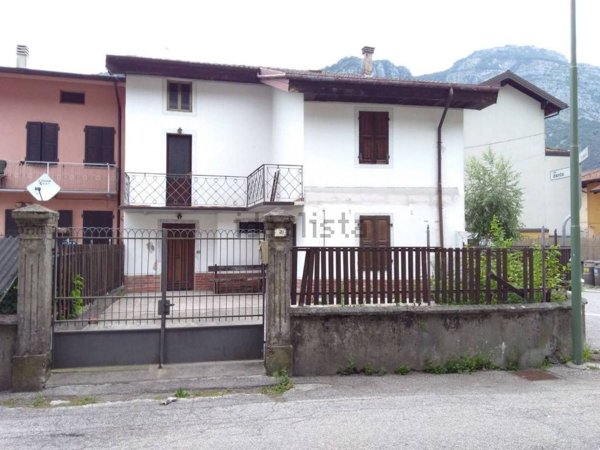 casa indipendente in vendita a Villa Santina in zona Invillino