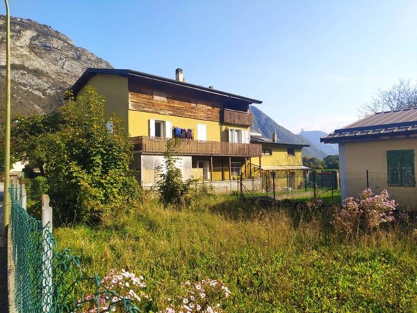 appartamento in vendita a Villa Santina in zona Invillino
