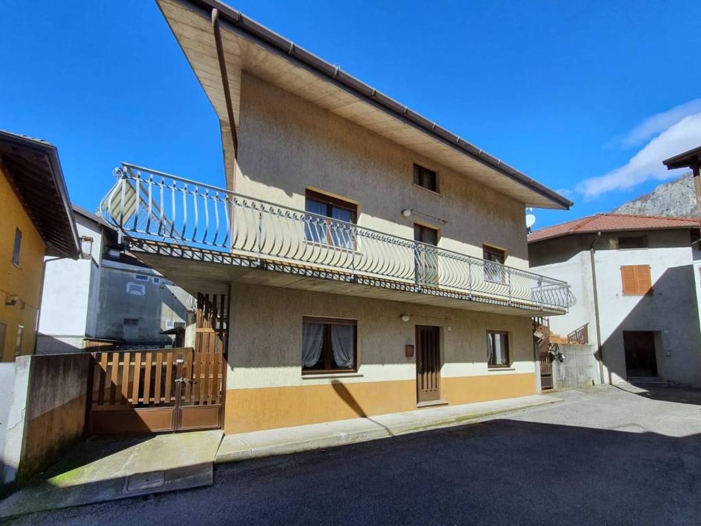 casa indipendente in vendita a Villa Santina in zona Invillino