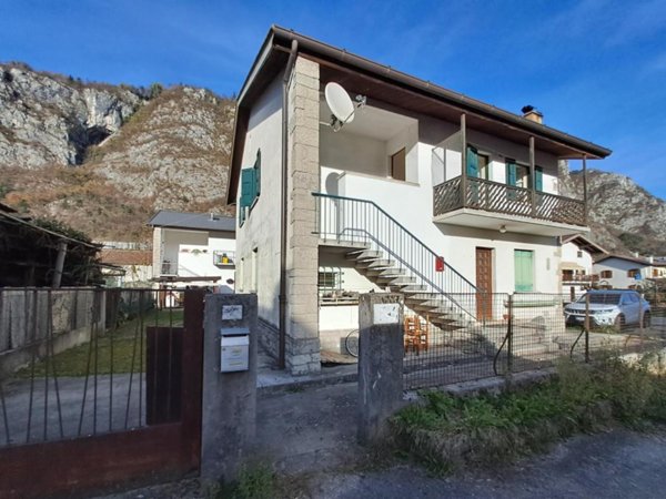 casa indipendente in vendita a Villa Santina