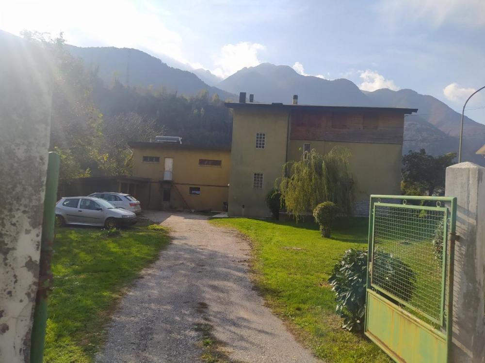appartamento in vendita a Villa Santina in zona Invillino