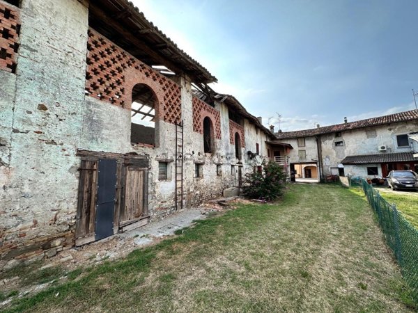 casa indipendente in vendita a Visco