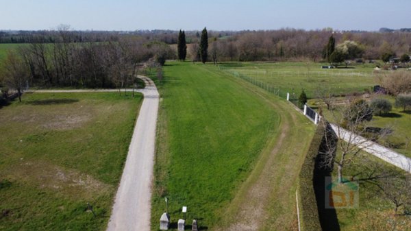 locale di sgombero in vendita a Visco