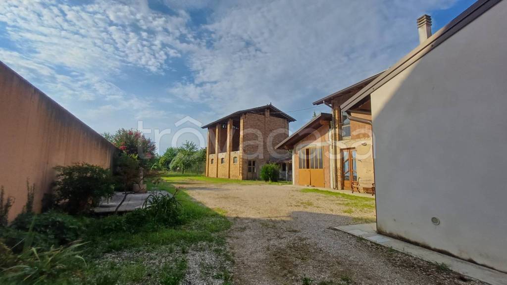 casa indipendente in vendita a Visco