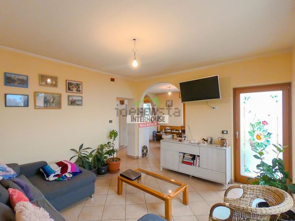 casa indipendente in vendita a Zuglio in zona Sezza