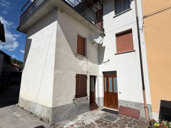 casa indipendente in vendita a Zuglio in zona Fielis