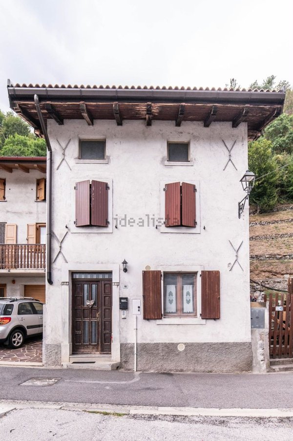 casa indipendente in vendita a Zuglio in zona Formeaso