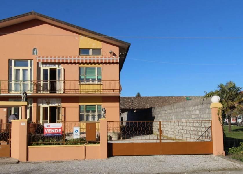 casa indipendente in vendita a Rivignano Teor in zona Flambruzzo