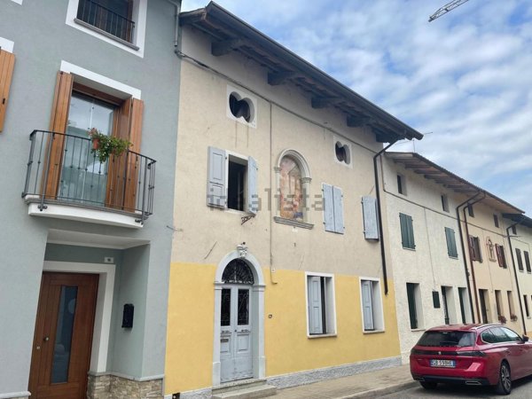 casa indipendente in vendita a Rivignano Teor in zona Driolassa