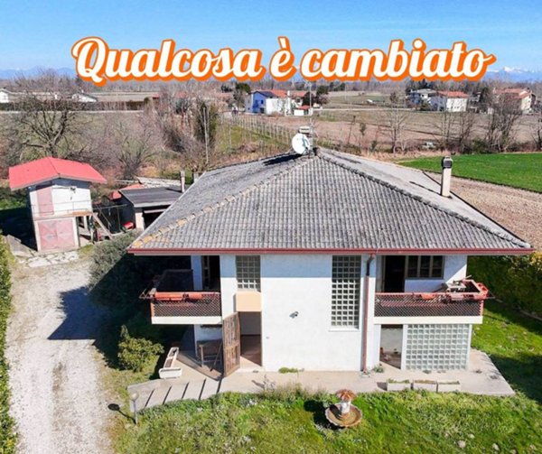 casa indipendente in vendita a Rivignano Teor in zona Rivignano