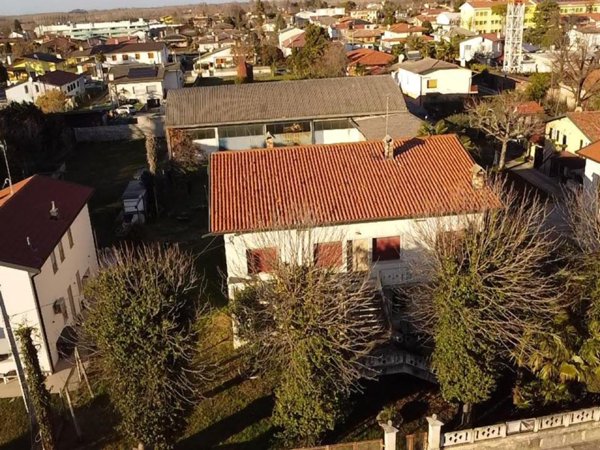 casa indipendente in vendita a Rivignano Teor in zona Rivignano