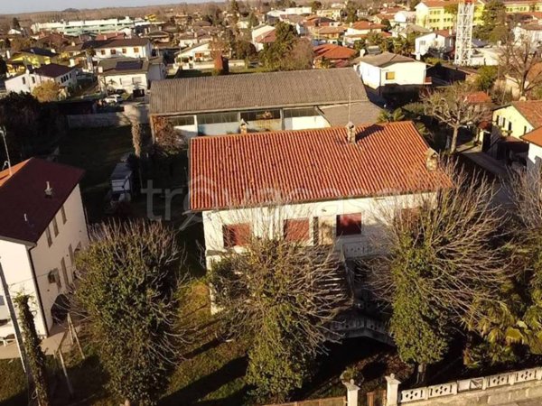 casa indipendente in vendita a Rivignano Teor in zona Rivignano