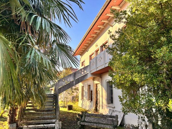 casa indipendente in vendita a Rivignano Teor in zona Rivignano